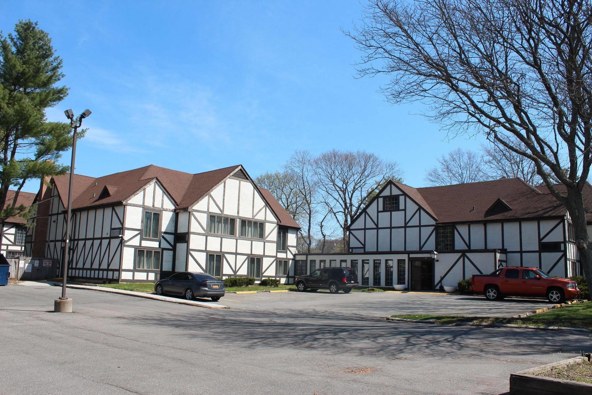 East Norwich Inn Exterior photo